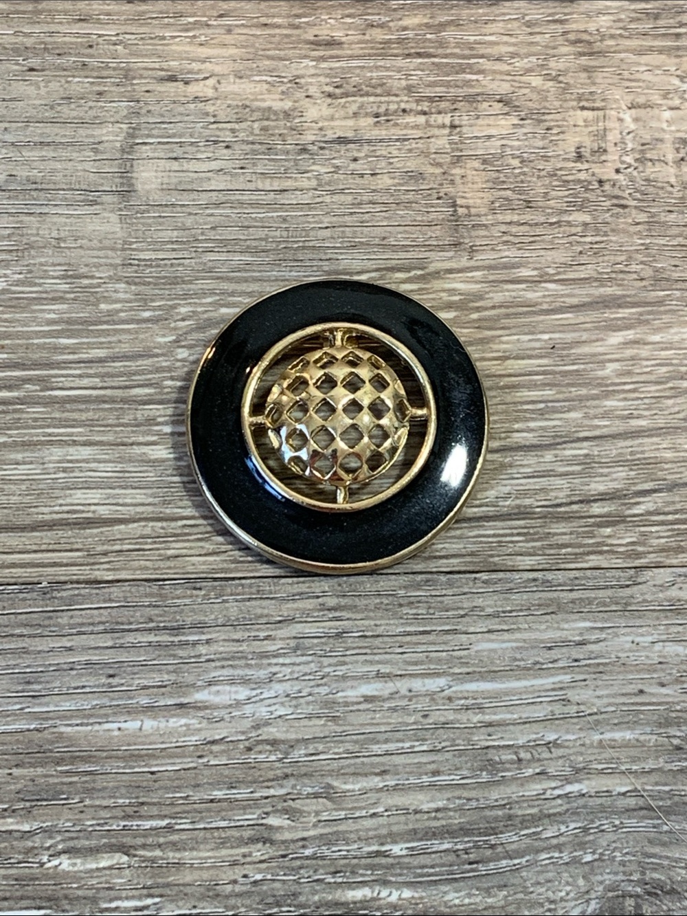 Vintage Weekenders Elegant Black and Gold Round Brooch Pin / Pendant